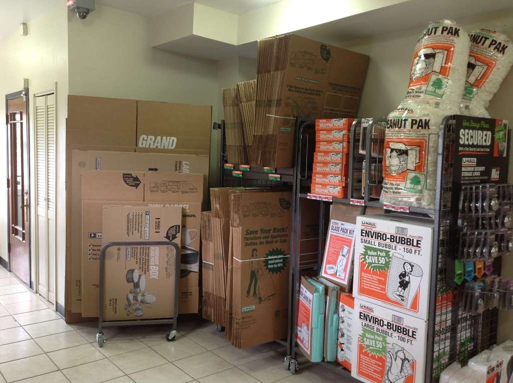 U-Haul Moving & Storage of Oak Creek | 611 W Puetz Rd, Oak Creek, WI 53154, USA | Phone: (414) 768-8557