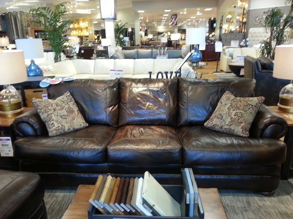 Steinhafels Furniture | 569 N Milwaukee Ave, Vernon Hills, IL 60061, USA | Phone: (847) 281-0050