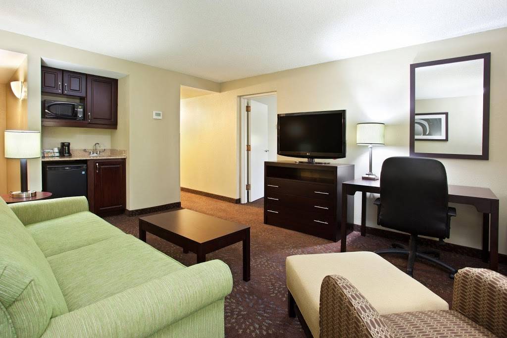 Holiday Inn Express & Suites Pittsburgh Airport | 5311 Campbells Run Rd, Pittsburgh, PA 15205, USA | Phone: (412) 788-8400