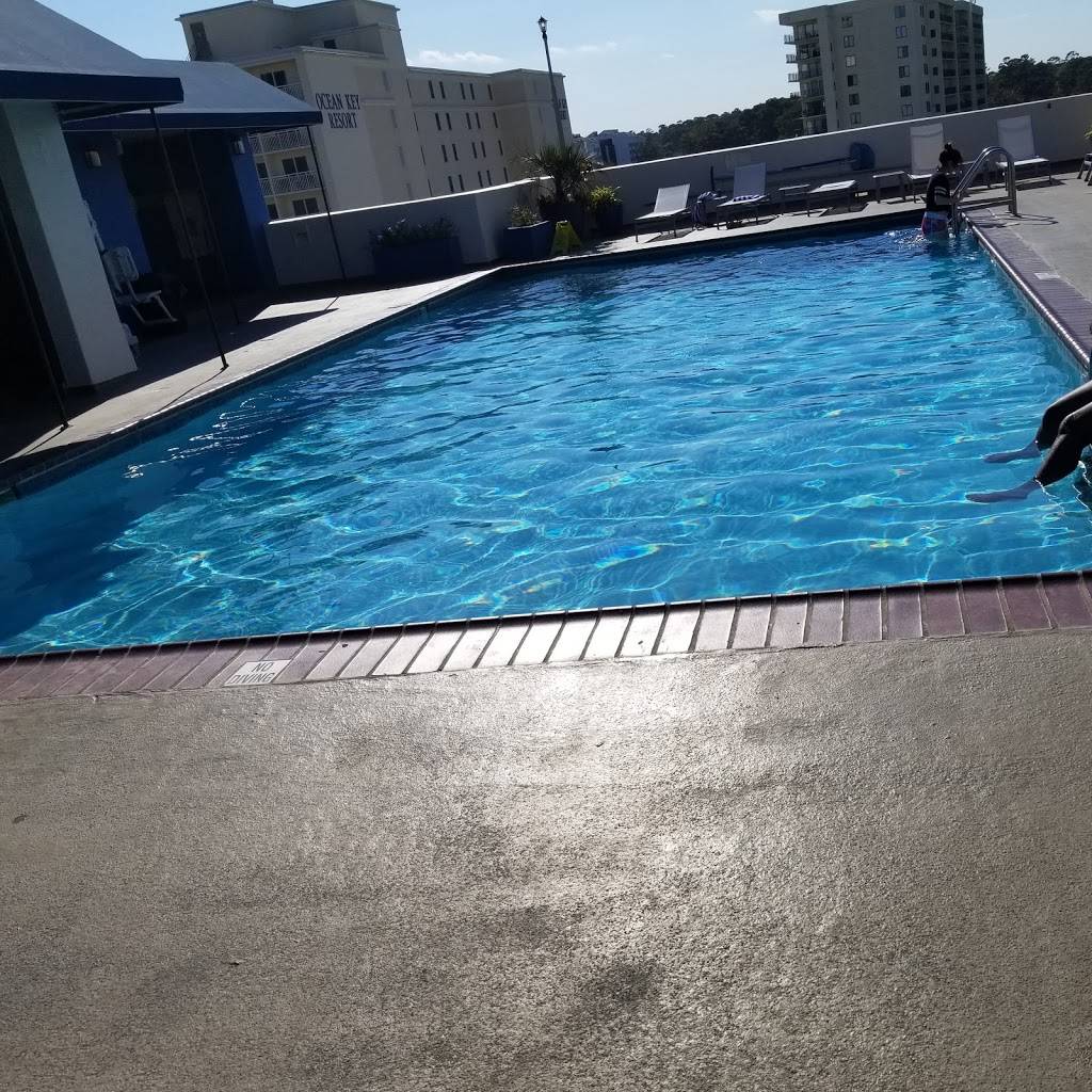 Beach Quarters Resort Hotel | 501 Atlantic Ave, Virginia Beach, VA 23451, USA | Phone: (800) 345-3186