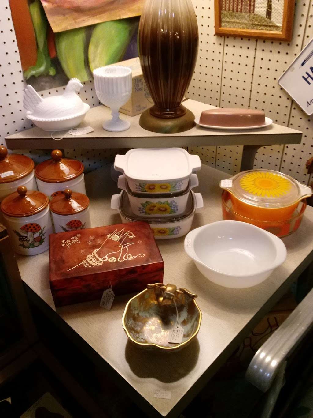 Antique Crossroads | 20150 National Pike, Hagerstown, MD 21740 | Phone: (301) 739-0858