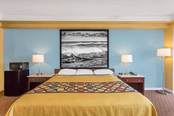 Super 8 by Wyndham Virginia Beach Oceanfront | 1719 Atlantic Ave, Virginia Beach, VA 23451, USA | Phone: (757) 425-5511