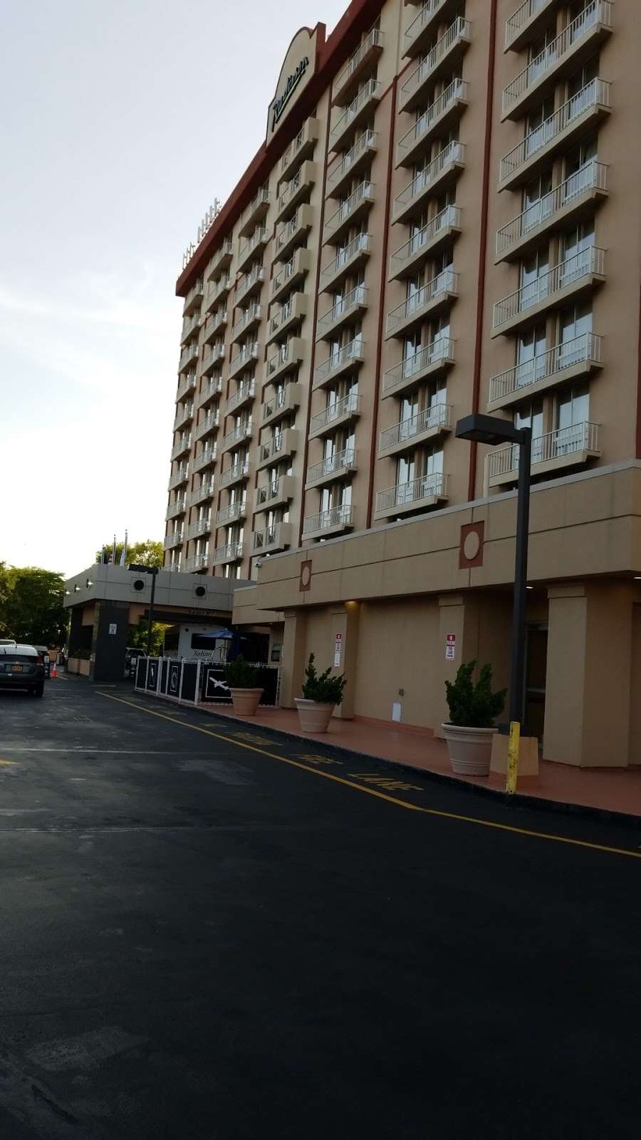 Radisson Hotel JFK Airport | 135-30 140th St, Jamaica, NY 11436, USA | Phone: (718) 322-2300