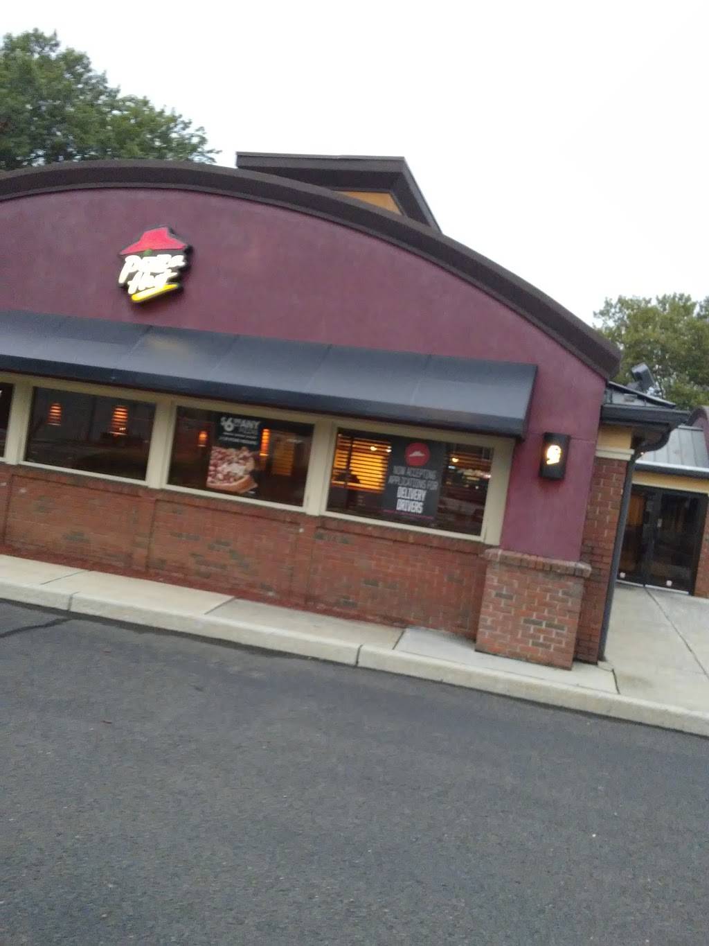 Pizza Hut | 428 W St Georges Ave, Linden, NJ 07036 | Phone: (908) 357-1010