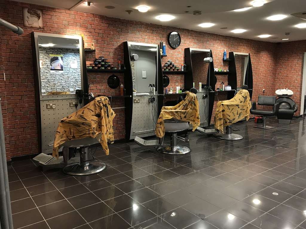 Evan Barbers | 358 Grand Dr, London SW20 9NQ, UK | Phone: 07850 295119