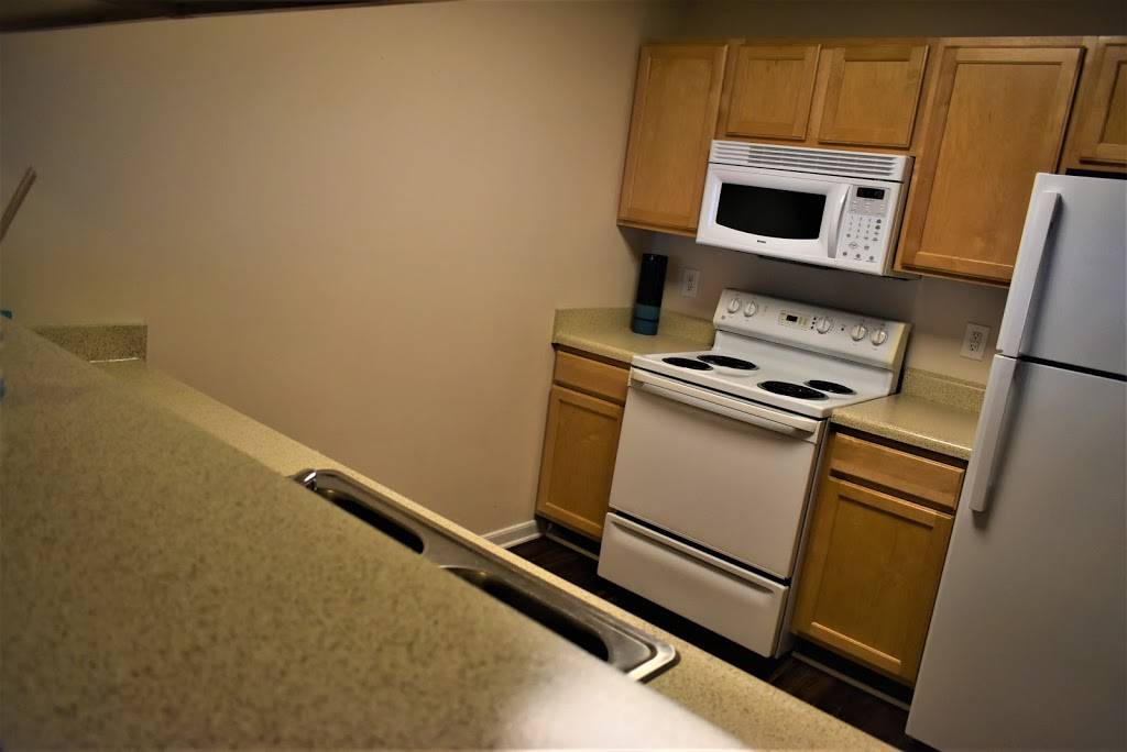 Grand Summit Apartments | 601 Friendway Rd, Greensboro, NC 27410, USA | Phone: (336) 854-8187