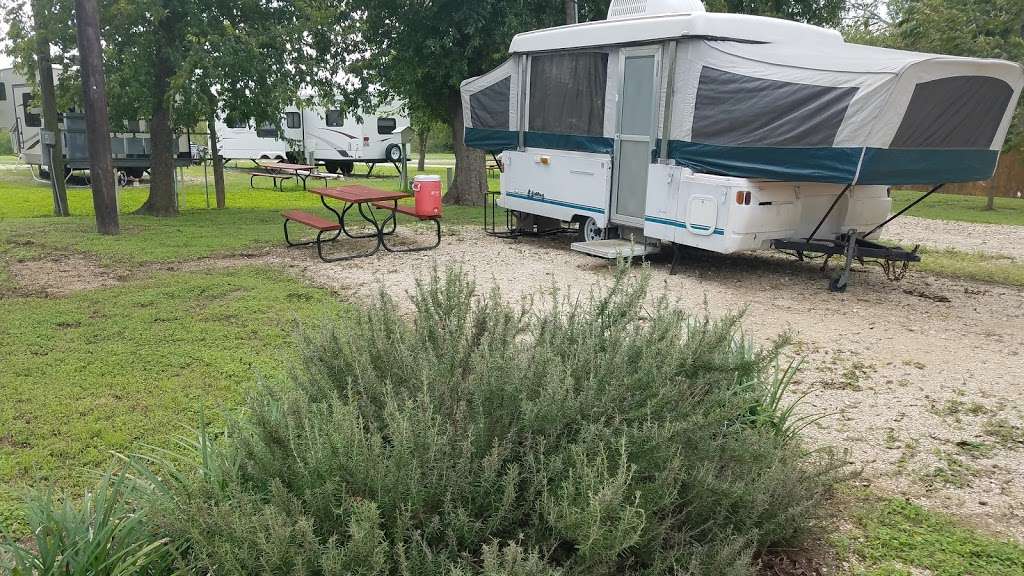 Hidden Valley RV Park | 5706 Coleman Way, Von Ormy, TX 78073 | Phone: (210) 623-6737