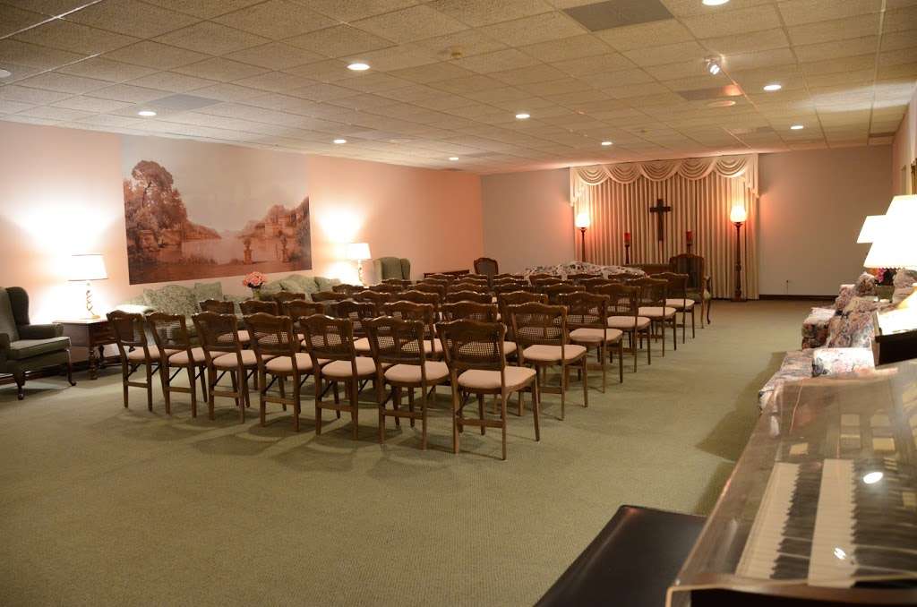 Grove Memorial Chapel | 1199 S Arlington Heights Rd, Elk Grove Village, IL 60007, USA | Phone: (847) 640-0566