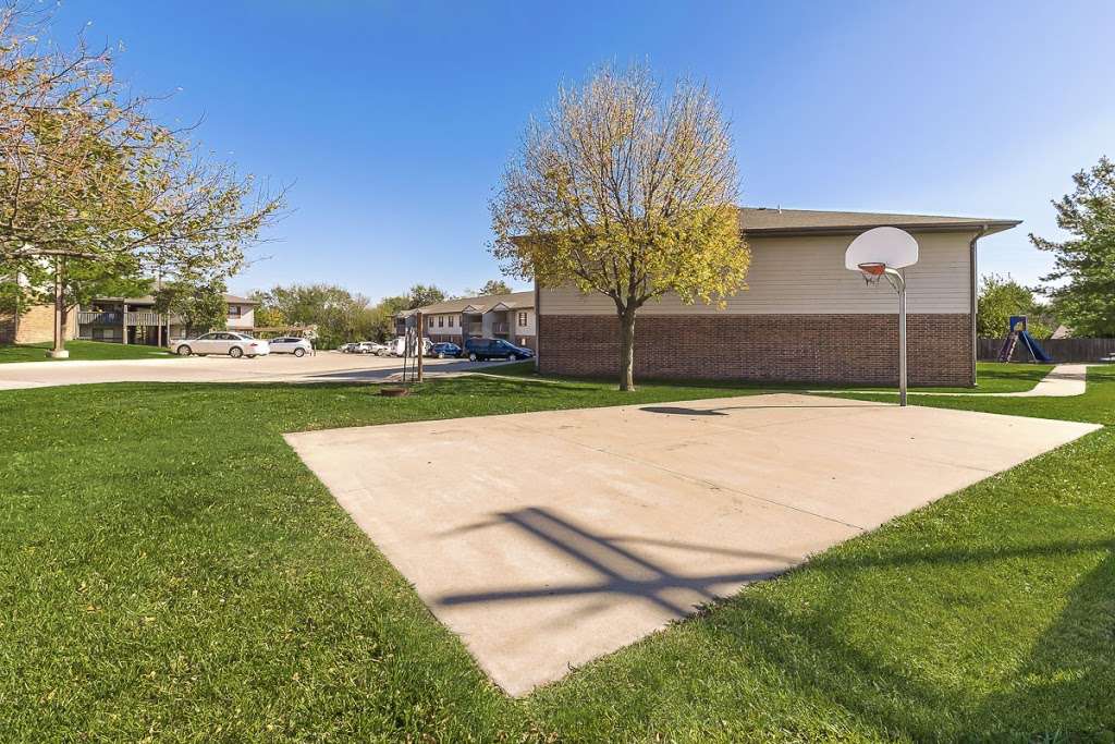 Laurel Glen Apartments | 1401 E 24th St, Lawrence, KS 66046 | Phone: (785) 329-0577