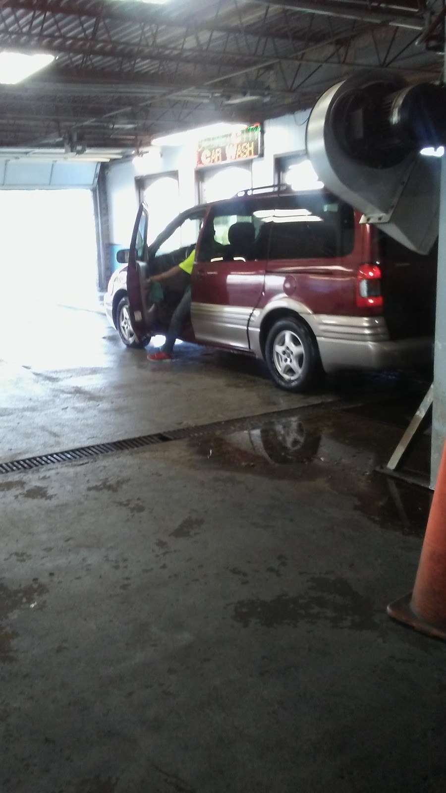 Calumet City Full Service Car Wash | 671 River Oaks Dr, Calumet City, IL 60409 | Phone: (708) 868-0077