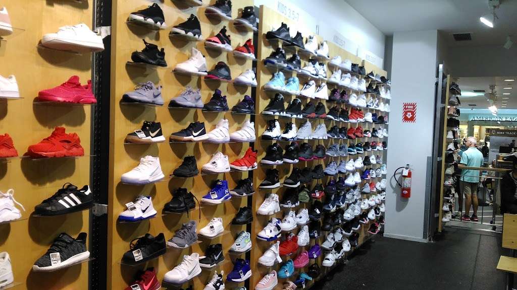 garden state mall sneaker stores