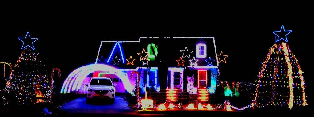 Reagon Ct Christmas Lights | 5552 Reagon Court, Woodbridge, VA 22193, USA | Phone: (571) 436-4515