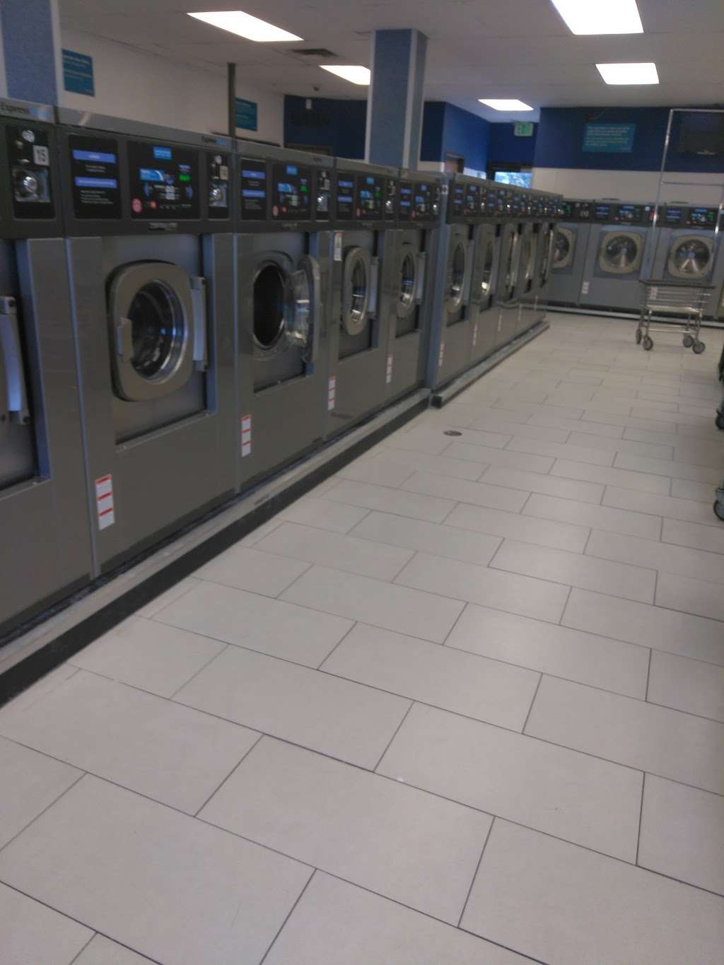 Free Dry Laundromat | 4010 E Chapman Ave, Orange, CA 92869, USA | Phone: (714) 869-7674