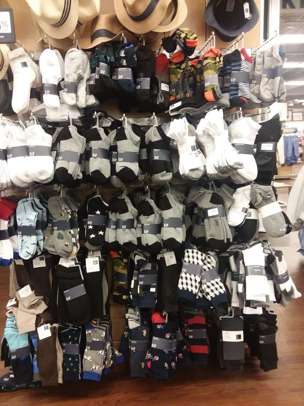 Gap Outlet | 701 The Arches Cir, Deer Park, NY 11729, USA | Phone: (631) 243-7801