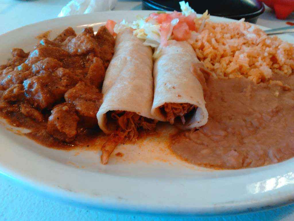 La Puntada Restaurant | 117 Goliad Rd, San Antonio, TX 78223, USA | Phone: (210) 533-9997