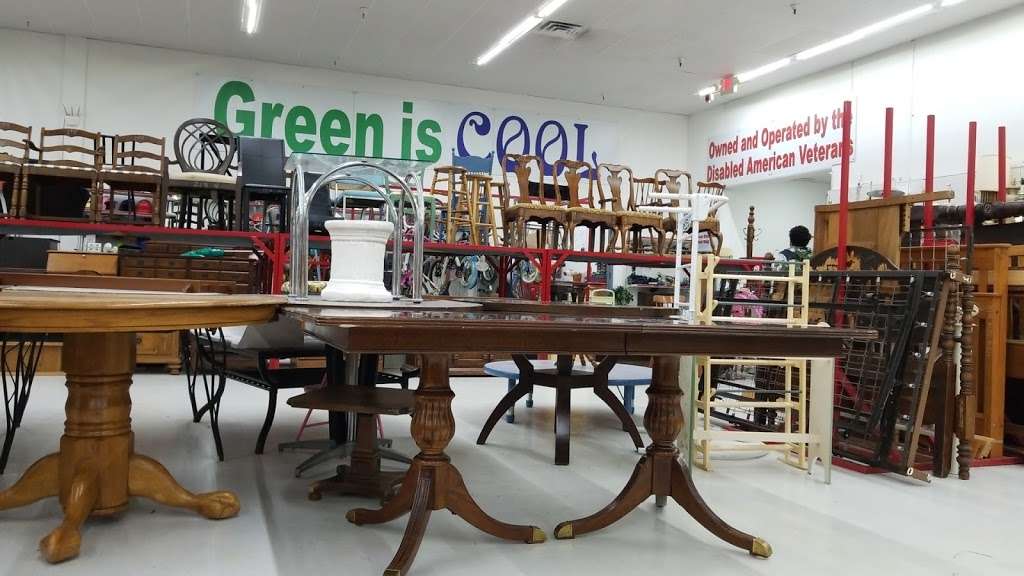 Red Racks Thrift Store | 922 MO-7, Blue Springs, MO 64015, USA | Phone: (816) 874-8812