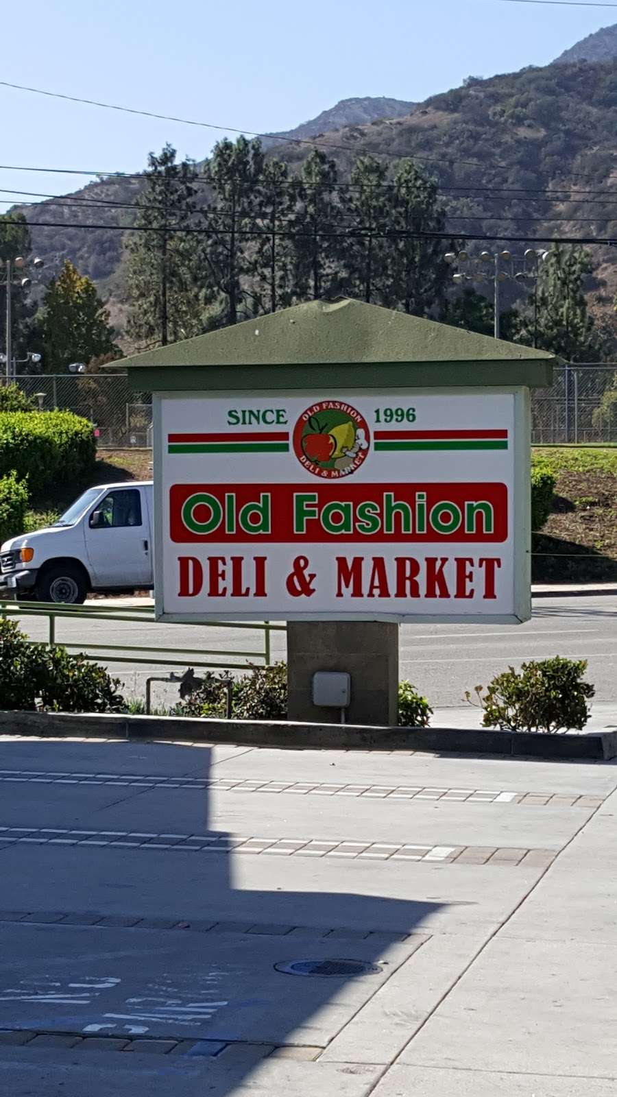 Old Fashion Deli & Market | 2830 N Verdugo Rd, Glendale, CA 91208 | Phone: (818) 241-5424