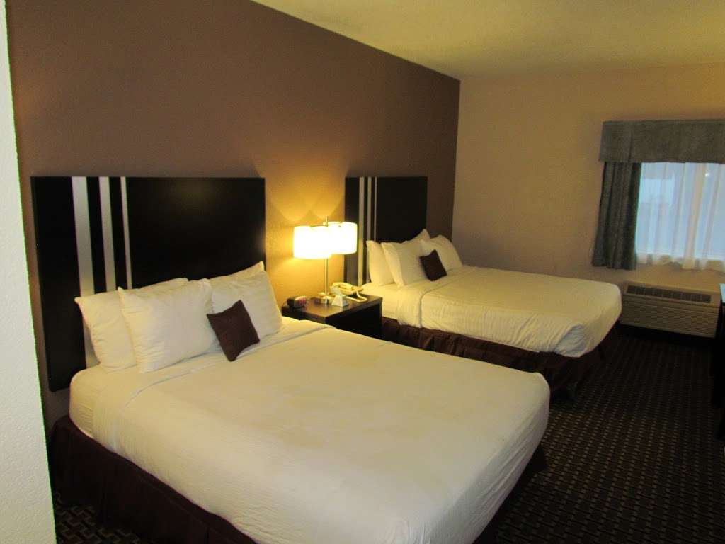 Ramada by Wyndham Glendale Heights/Lombard | 780 E N Ave, Glendale Heights, IL 60139, USA | Phone: (630) 942-9500