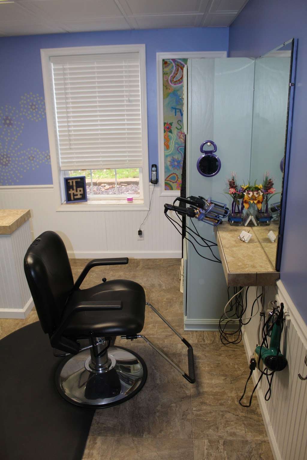 A Twisted Scissor Hair Studio | 7465 Saw Mill Rd, Lusby, MD 20657, USA | Phone: (443) 624-3391