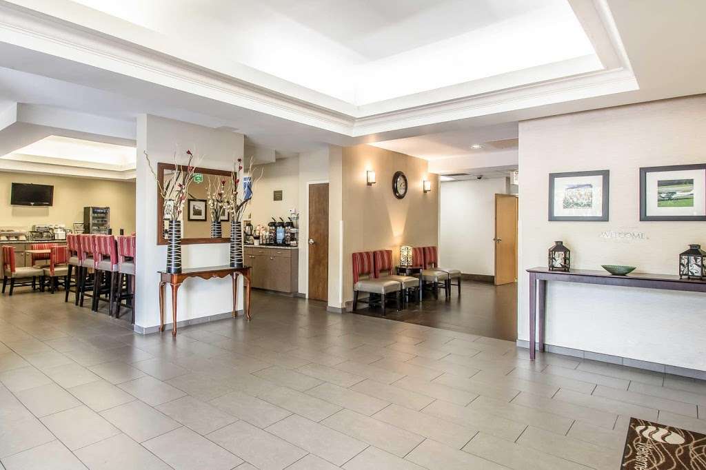 Comfort Inn & Suites DeLand - near University | 400 E International Speedway Blvd, DeLand, FL 32724, USA | Phone: (386) 736-3100