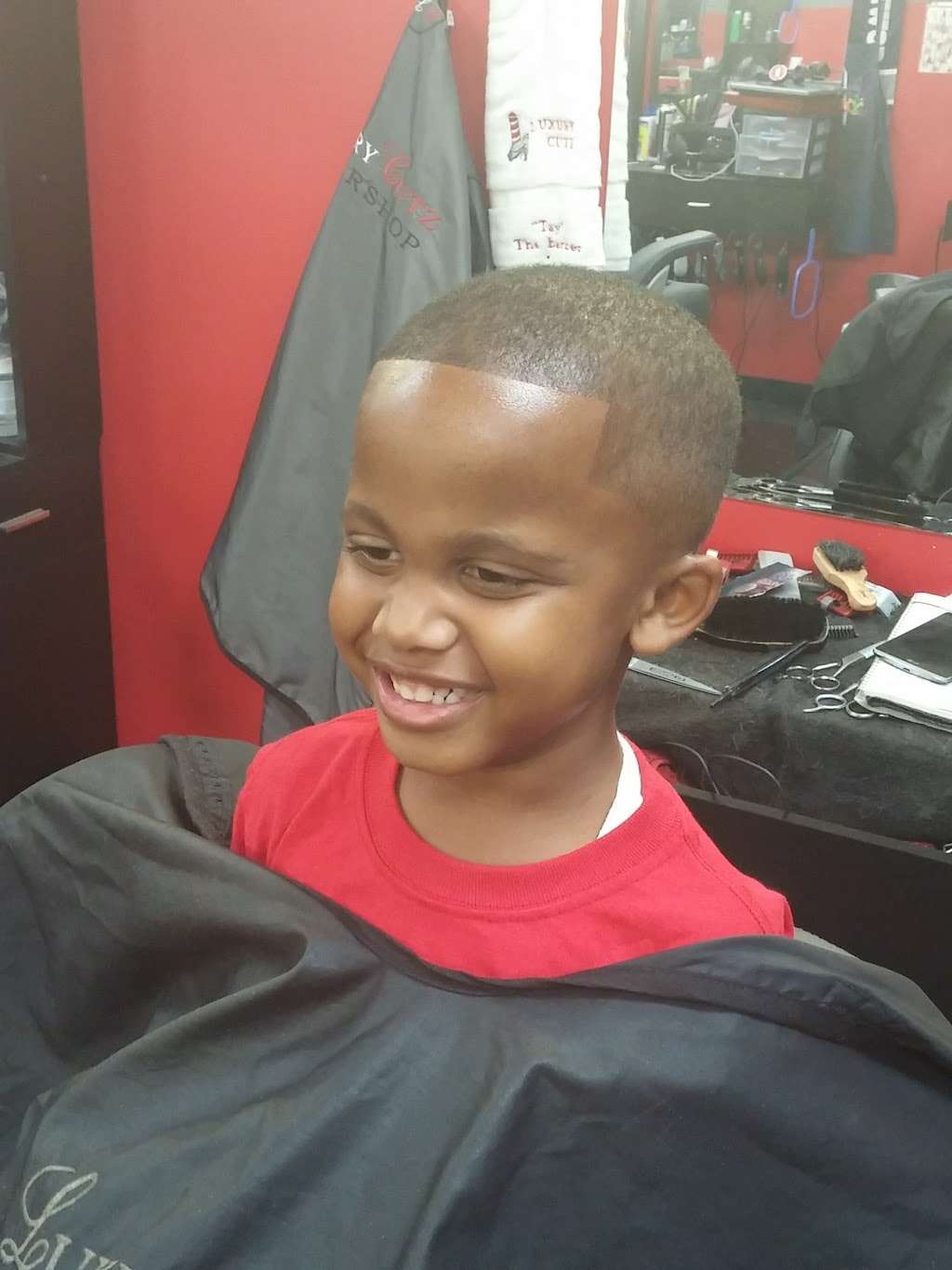 Luxury Cutz Barbershop | 2700 Crain Hwy, Waldorf, MD 20601 | Phone: (301) 705-5630