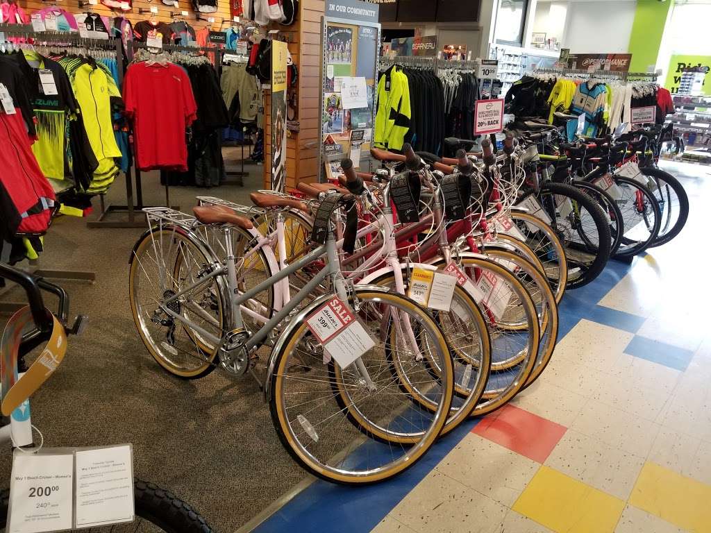 Performance Bicycle | 6721 Frontier Dr, Commons, Springfield, VA 22150, USA | Phone: (703) 924-5100