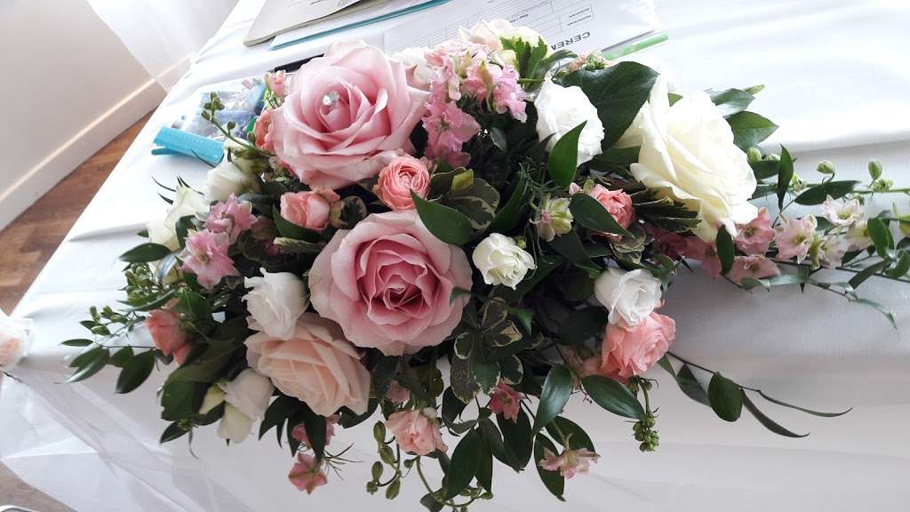 Flowers by Marion | 9 Crayford Rd, Dartford DA1 4AN, UK | Phone: 07944 313033