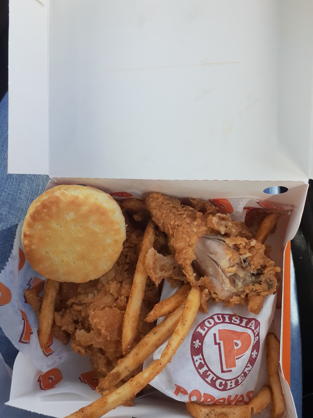 Popeyes Louisiana Kitchen | 3795 E Shelby Dr, Memphis, TN 38118, USA | Phone: (901) 375-9751