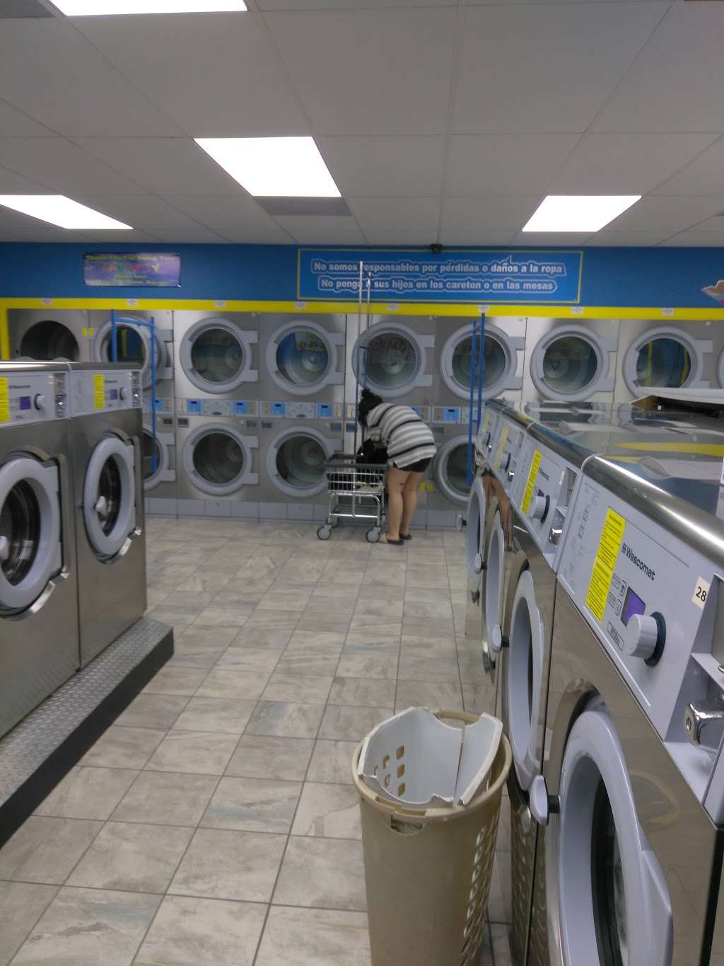 Malone Laundromat | 621 W Malone Ave, San Antonio, TX 78225 | Phone: (210) 531-0520