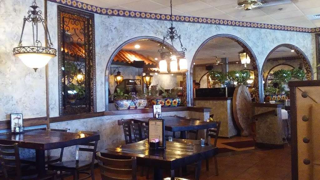 La Carreta Mexican Restaurant | 139 Daniel Webster Hwy, Nashua, NH 03060, USA | Phone: (603) 891-0055