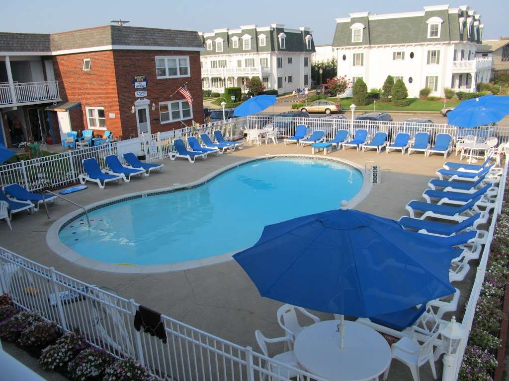 Colton Court Motor Inn | 105 Beach Ave, Cape May, NJ 08204 | Phone: (609) 884-5384