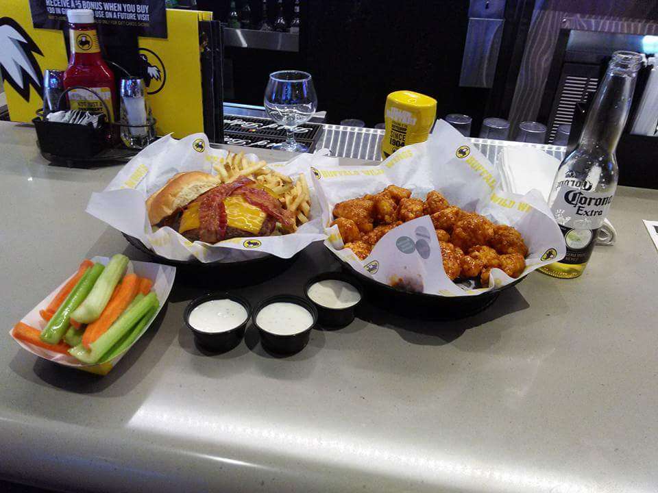 Buffalo Wild Wings | 2540 New, Sutton Rd, Hoffman Estates, IL 60192, USA | Phone: (847) 645-0333