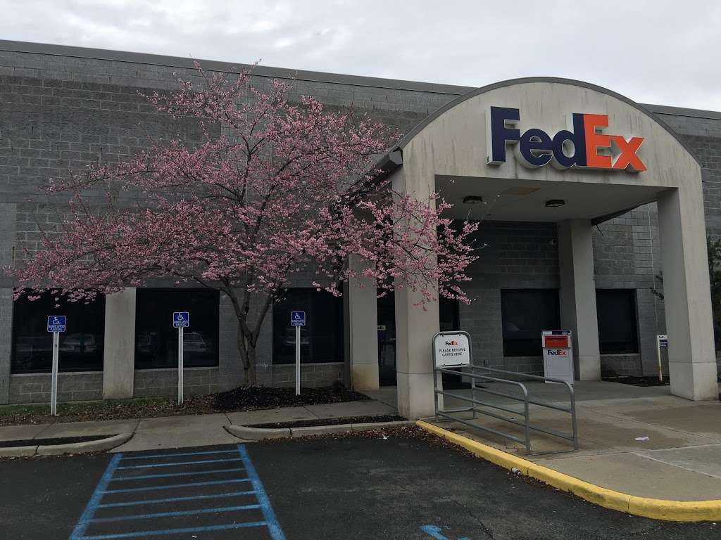 FedEx Ship Center | 404 Fieldcrest Dr, Elmsford, NY 10523 | Phone: (800) 463-3339