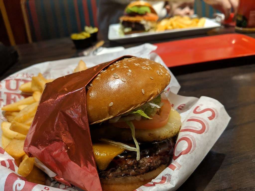 Red Robin Gourmet Burgers and Brews | 21045 Dulles Town Cir, Sterling, VA 20166, USA | Phone: (703) 421-0038