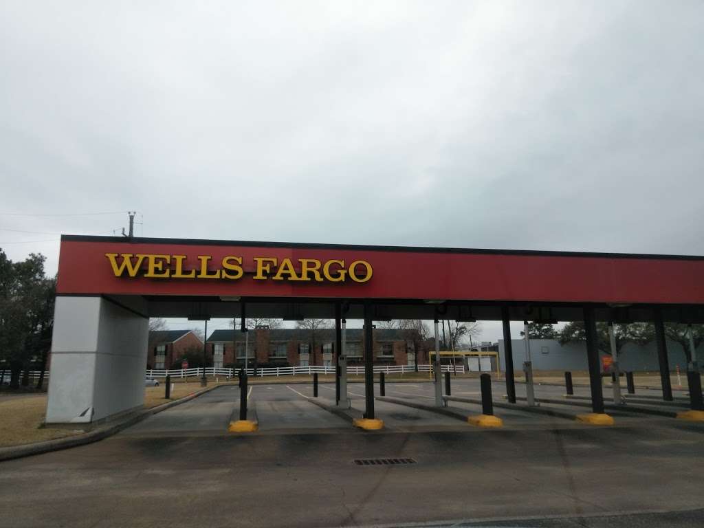 Wells Fargo Drive-Up Bank | 101 Wells Fargo Dr, Houston, TX 77090 | Phone: (281) 315-8907