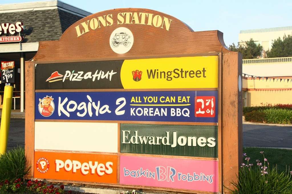 Lyons Station Shopping Center | Santa Clarita, CA 91321, USA
