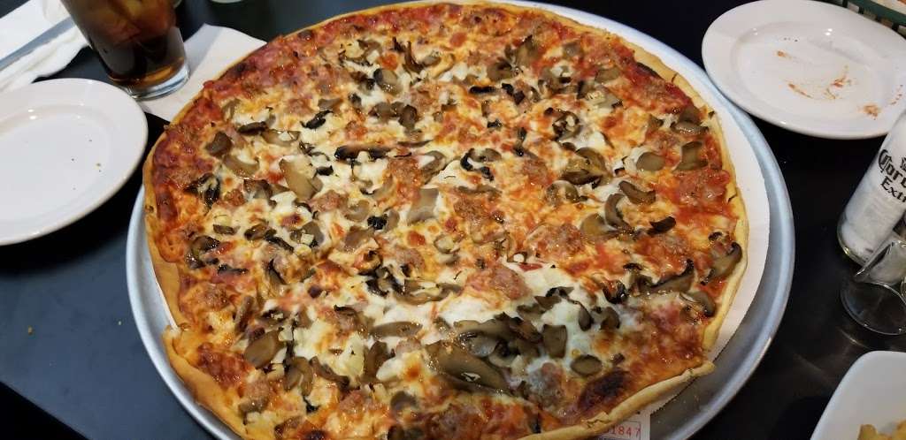 Michaelangelos Pizza | 8330 W Puetz Rd, Franklin, WI 53132, USA | Phone: (414) 425-3070