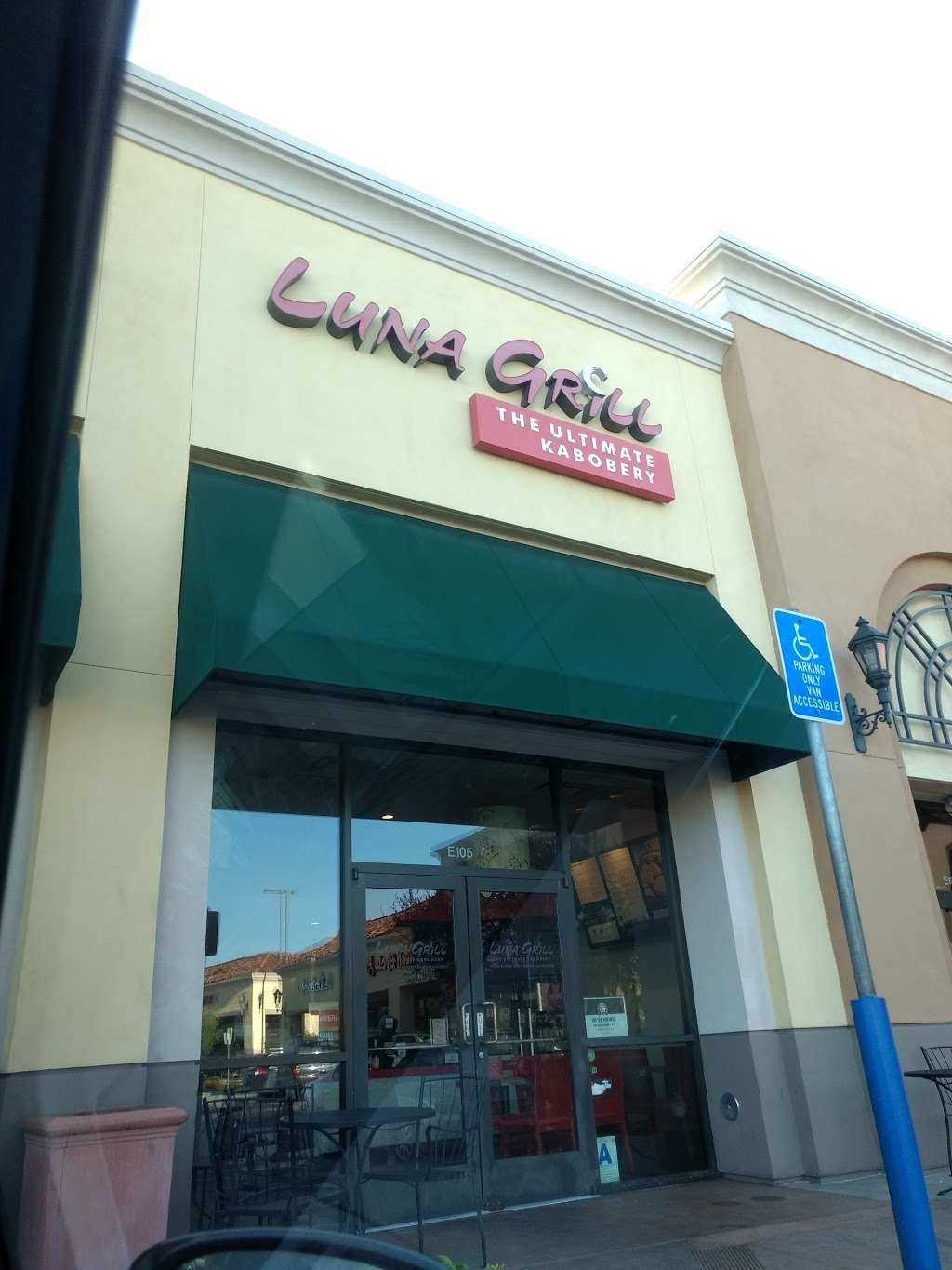 Luna Grill | 7825 Highlands Village Place Suite E105, Suite E-105, San Diego, CA 92129, USA | Phone: (858) 566-5862