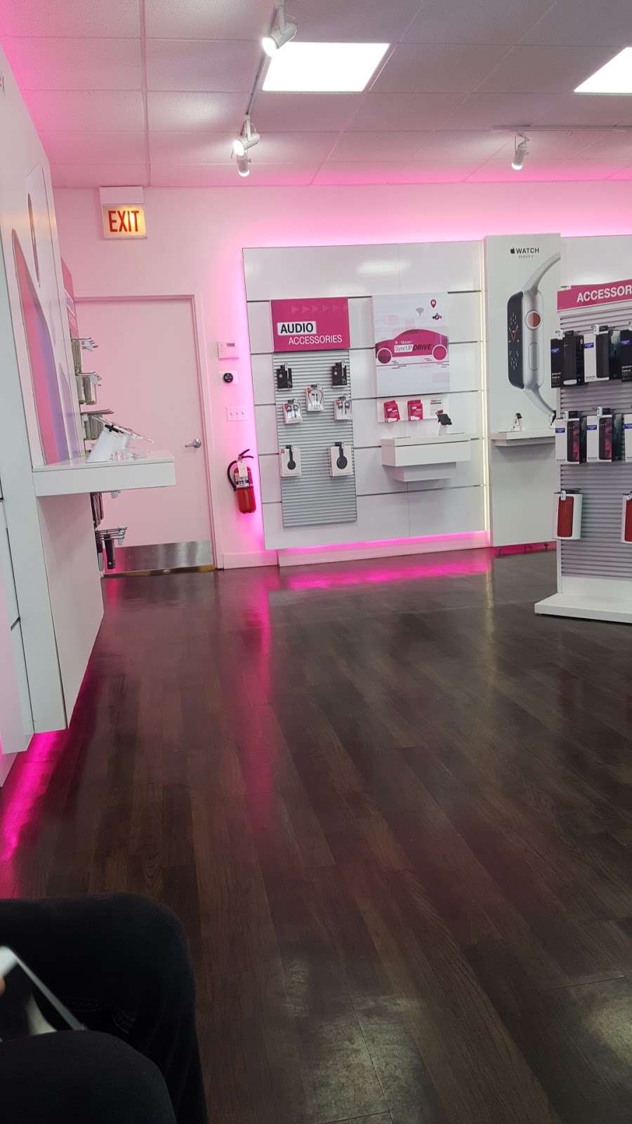 T-Mobile | 8350 W Lawrence Ave, Norridge, IL 60706 | Phone: (708) 395-5360