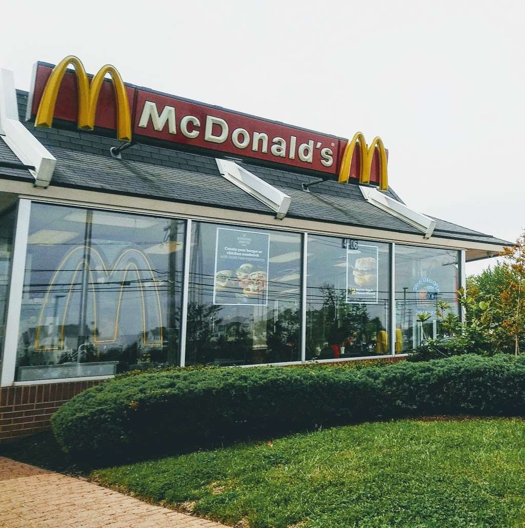 McDonalds | 4306 NW Crain Hwy, Bowie, MD 20716, USA | Phone: (301) 464-4774