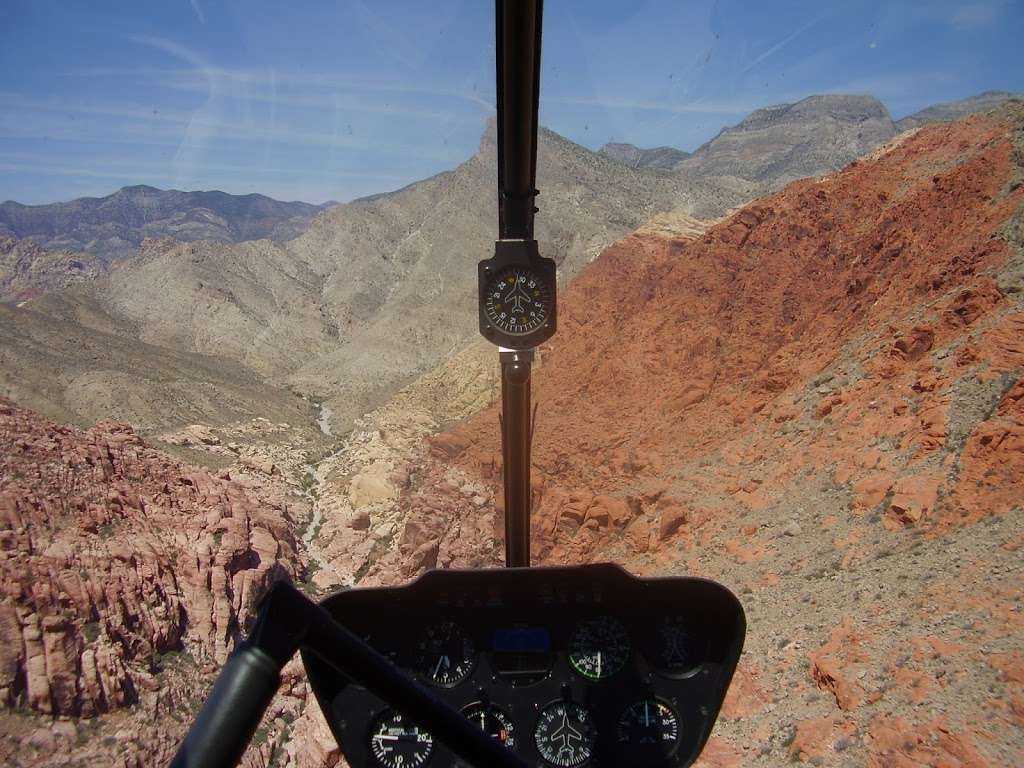 702 Helicopter Training and Pilot Flight School | 2634 Airport Dr, North Las Vegas, NV 89032, USA | Phone: (702) 338-9393
