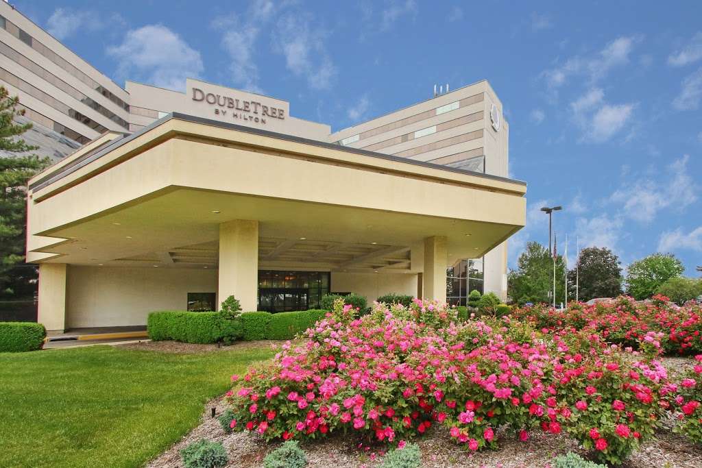 DoubleTree by Hilton Hotel Newark Airport | 128 Frontage Rd, Newark, NJ 07114, USA | Phone: (973) 690-5500