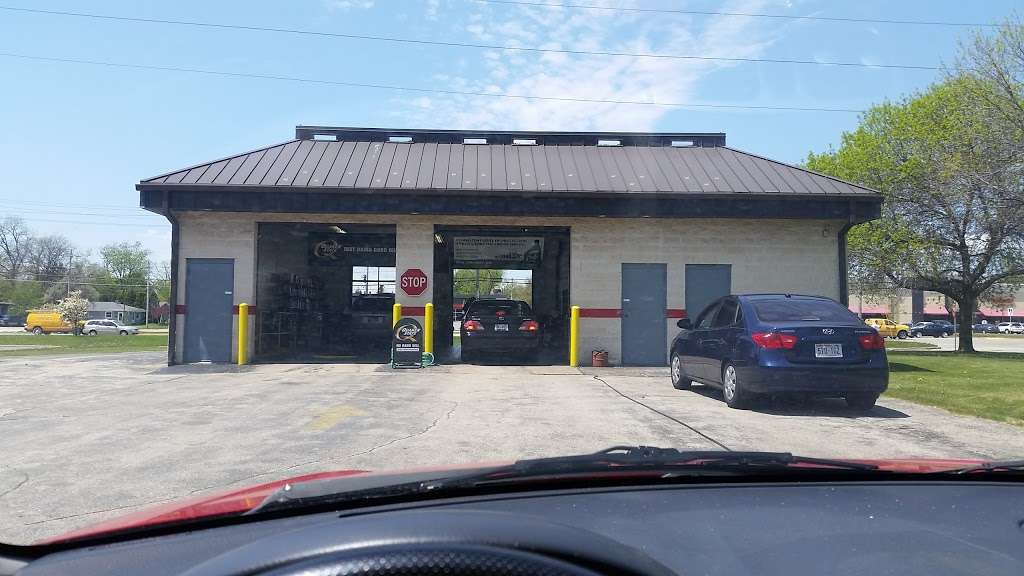 Fast Track Oil Change Centers | 5400 S 108th St, Hales Corners, WI 53130, USA | Phone: (414) 425-1044