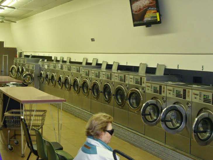 Discount Laundromat | 210 Broadway, Bayonne, NJ 07002, USA | Phone: (201) 339-9620
