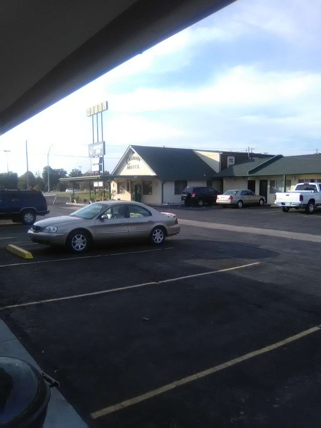 Budget Inn Caravan Motel | 1705 MO-291, Harrisonville, MO 64701 | Phone: (816) 884-4100