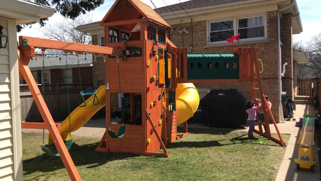 The Kids Garden Childcare/El Jardin del niño | 4028 Howard St, Skokie, IL 60076, USA | Phone: (773) 437-9098