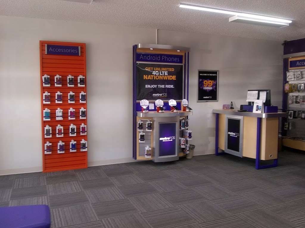 Metro by T-Mobile | 2742 Elkcam Blvd Ste 2, Deltona, FL 32738, USA | Phone: (386) 960-7666