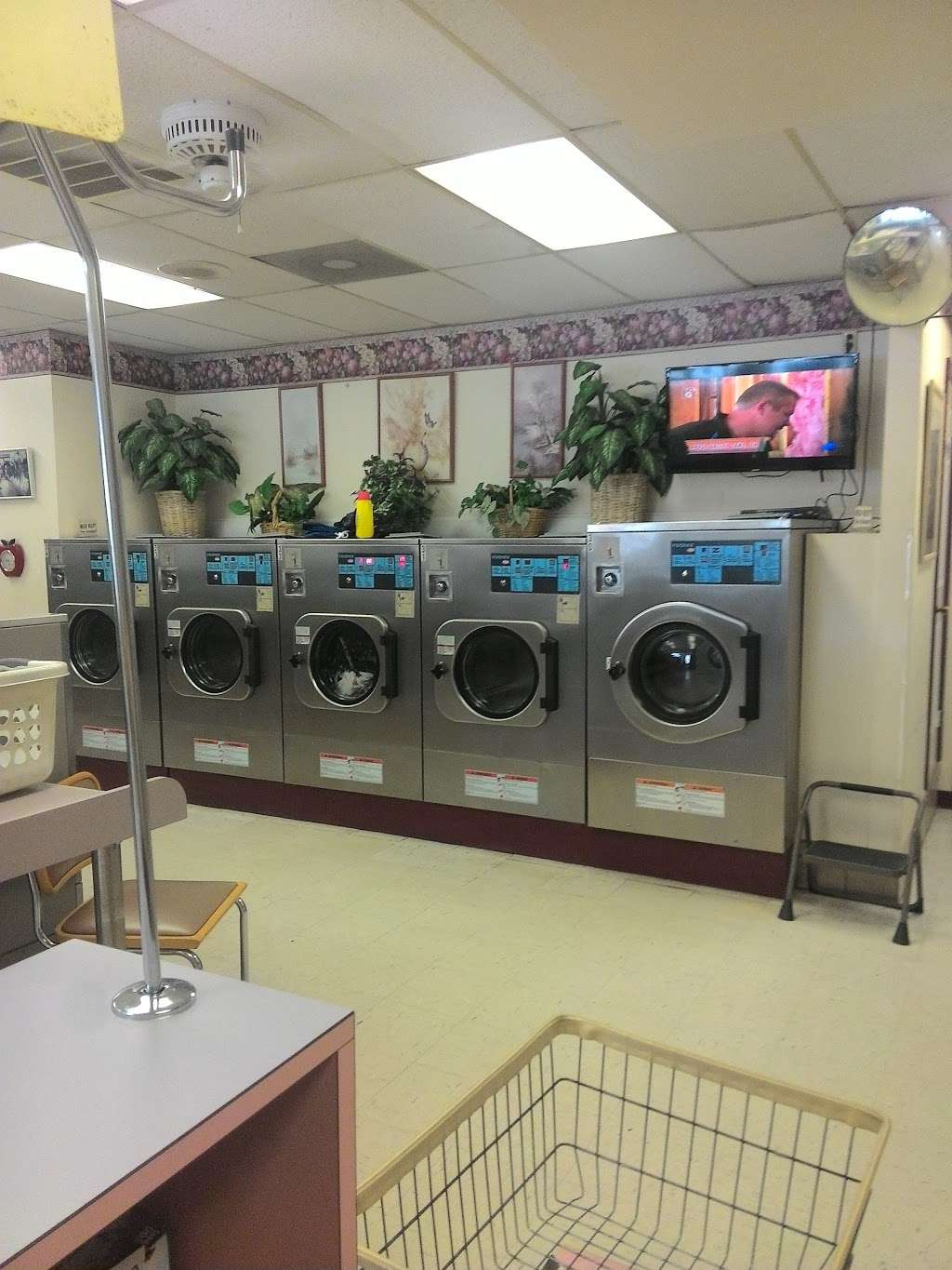 Soap Opera Laundromat | 1365 N Main St, Hampstead, MD 21074, USA | Phone: (410) 374-9009