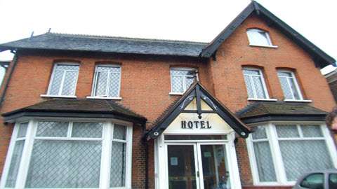 Grove Hill Hotel London | 38 Grove Hill, South Woodford, London E18 2JG, UK | Phone: 020 8989 3344