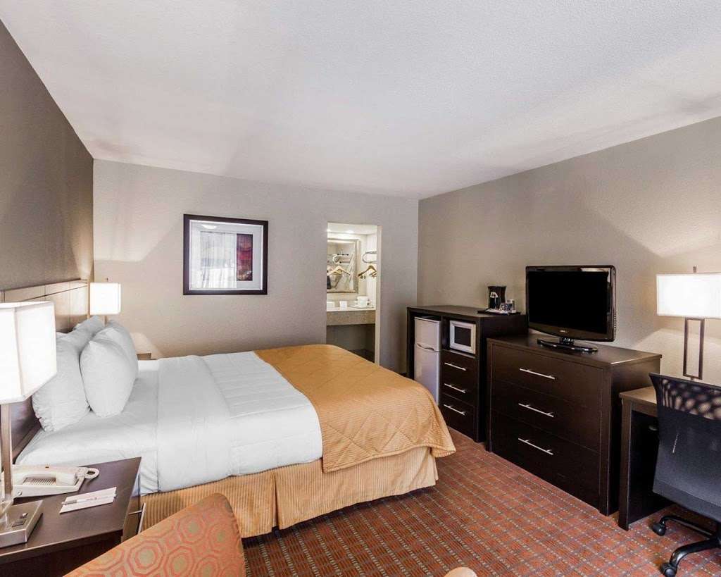 Quality Inn Phoenix Airport | 5121 E La Puente Ave, Phoenix, AZ 85044, USA | Phone: (480) 893-3900